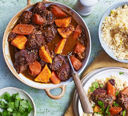 How many carbs are in slowly cooked lamb tagine with parsley & mint cous cous - calories, carbs, nutrition