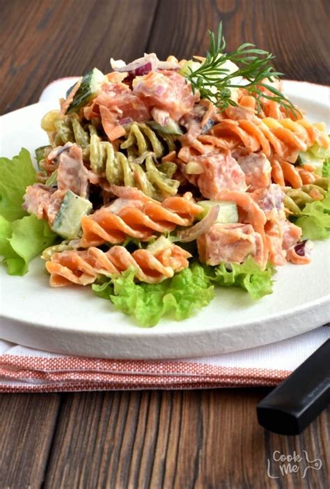 How many carbs are in smoked salmon pasta salad - calories, carbs, nutrition