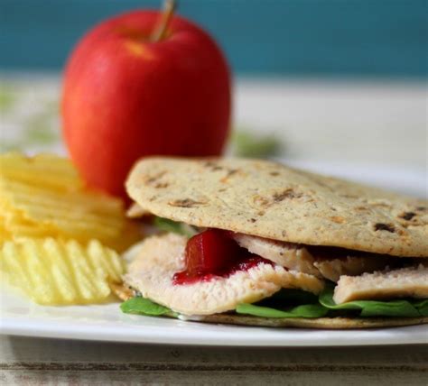 How many carbs are in smoked turkey cranberry flatbread - calories, carbs, nutrition