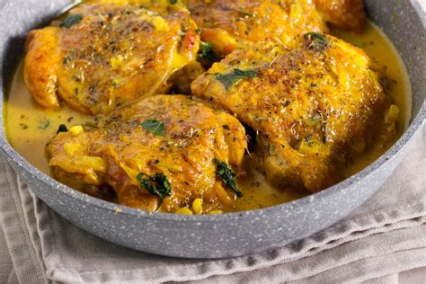 How many carbs are in smothered chicken eigths - calories, carbs, nutrition