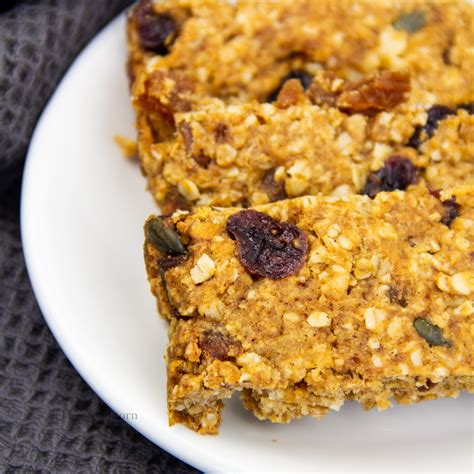 How many carbs are in snacks - granola bar, fruit-filled, nonfat - calories, carbs, nutrition