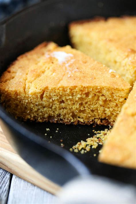 How many carbs are in southern buttermilk cornbread - calories, carbs, nutrition