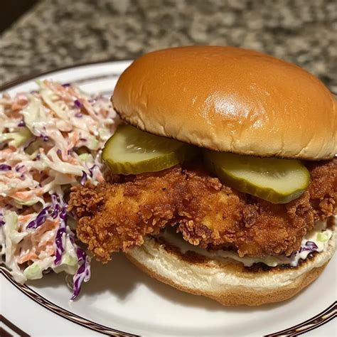 How many carbs are in southern style crispy chicken sandwich - calories, carbs, nutrition