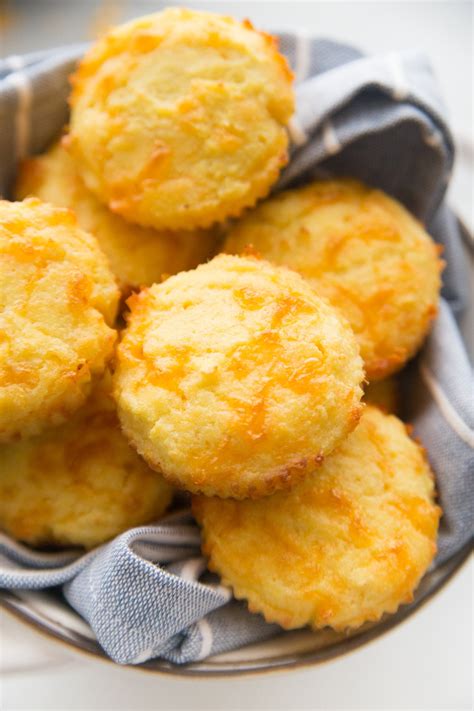 How many carbs are in southern-style biscuits - calories, carbs, nutrition