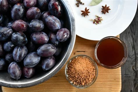 How many carbs are in spiced laquered plums (27568.1) - calories, carbs, nutrition