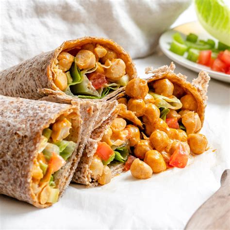 How many carbs are in spicy chickpea and tuna wrap - calories, carbs, nutrition