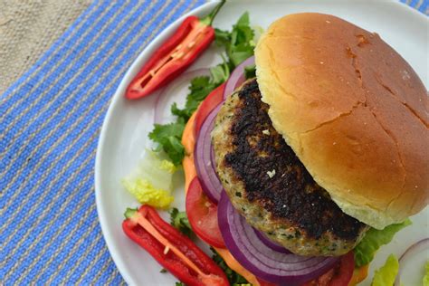 How many carbs are in spicy turkey burger with avocado - calories, carbs, nutrition