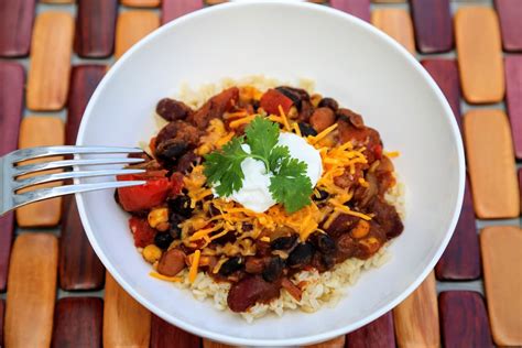 How many carbs are in spicy vegetarian chili over rice with a sweet crunchy salad - calories, carbs, nutrition