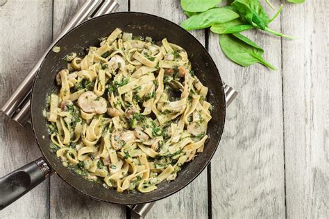 How many carbs are in spinach fettuccine & tomato basil sauce - calories, carbs, nutrition