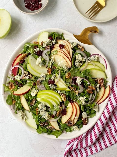 How many carbs are in spinach salad with seared apples walnuts cherries blue cheese and grilled chicken (96043.1) - calories, carbs, nutrition