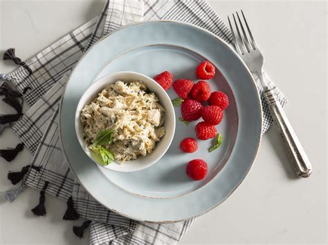 How many carbs are in spring herb chicken salad - calories, carbs, nutrition