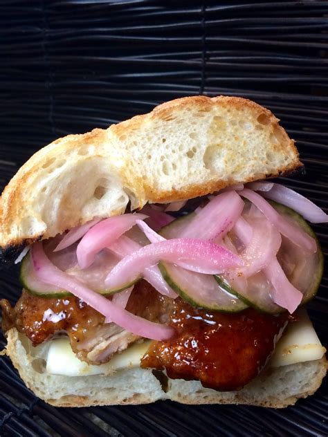 How many carbs are in sriracha bbq chicken sandwich - calories, carbs, nutrition
