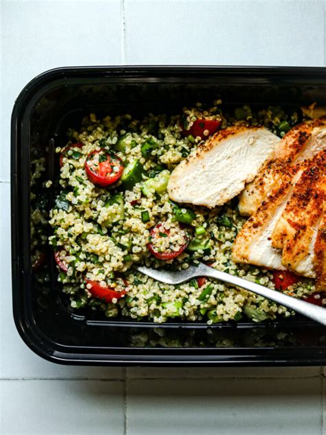 How many carbs are in sriracha chicken kebabs, broccoli and quinoa tabouleh - calories, carbs, nutrition