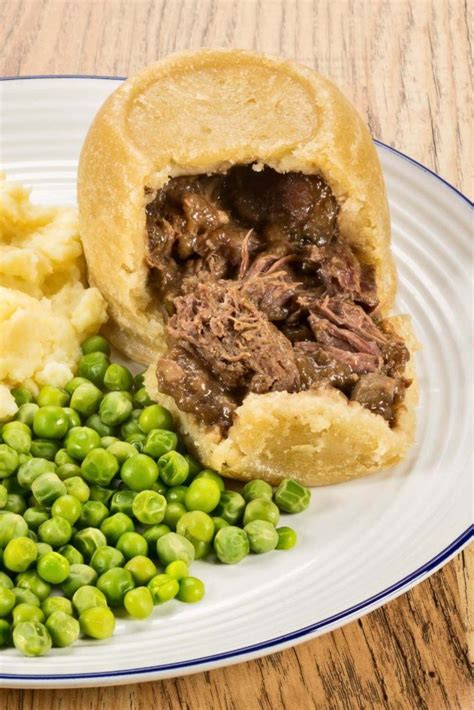 How many carbs are in steak and kidney pudding with pasley potatoes and panache of vegetables - calories, carbs, nutrition