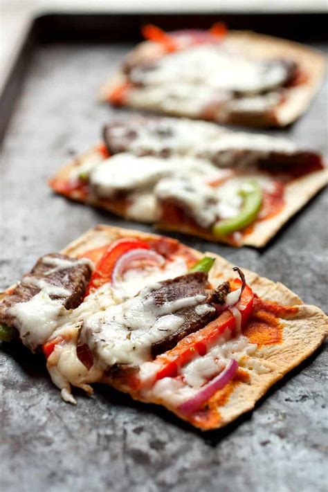 How many carbs are in steak and provolone flatbread - calories, carbs, nutrition