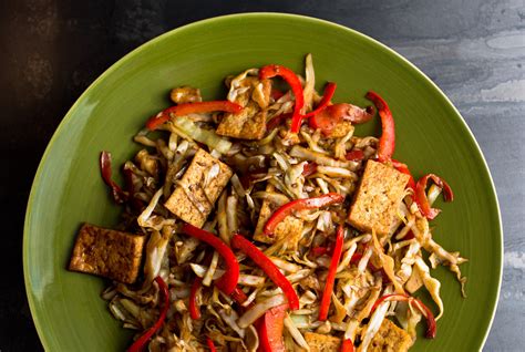 How many carbs are in stir fried cabbage with red peppers & peas - calories, carbs, nutrition