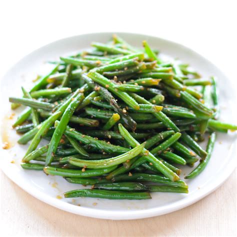How many carbs are in stir fried green beans with coconut - calories, carbs, nutrition