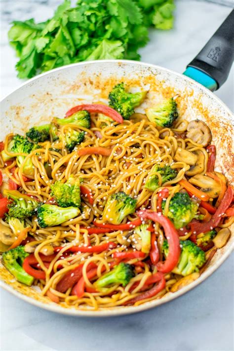 How many carbs are in stir-fry vegetables with noodles - calories, carbs, nutrition