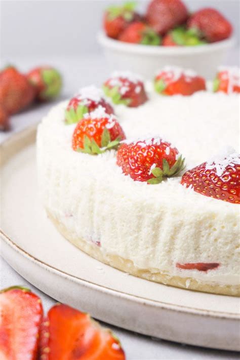 How many carbs are in strawberry cheese cake filling - calories, carbs, nutrition