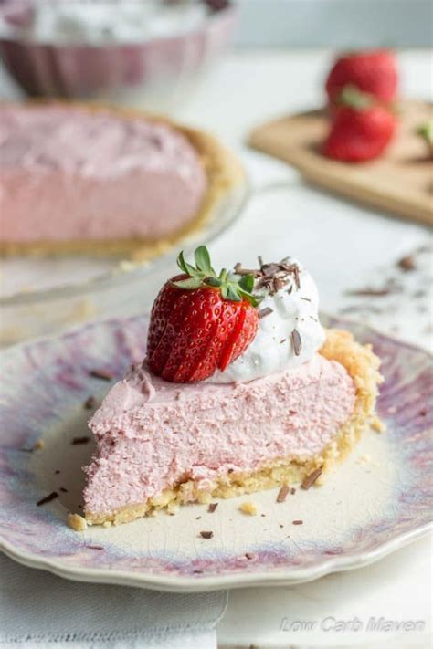 How many carbs are in strawberry cream pie (101903.0) - calories, carbs, nutrition