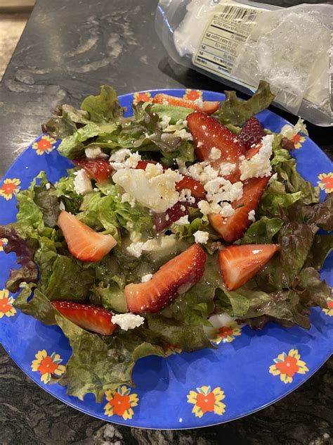 How many carbs are in strawberry fields salad full-size - calories, carbs, nutrition