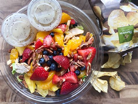 How many carbs are in strawberry poppy seed and chicken salad - calories, carbs, nutrition