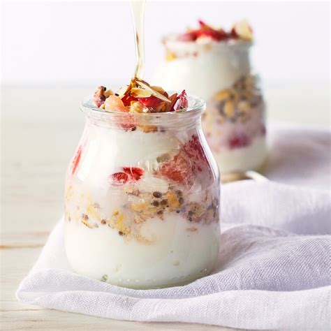 How many carbs are in strawberry quinoa parfait - calories, carbs, nutrition