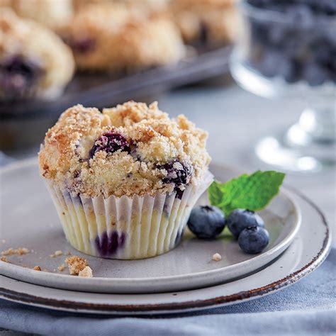 How many carbs are in streusel topped blueberry muffin - calories, carbs, nutrition