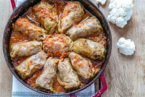 How many carbs are in stuffed cabbage roll - calories, carbs, nutrition