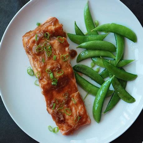 How many carbs are in sugar snap peas with miso glaze - calories, carbs, nutrition