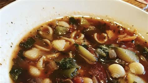 How many carbs are in summer garden minestrone soup 12 oz - calories, carbs, nutrition