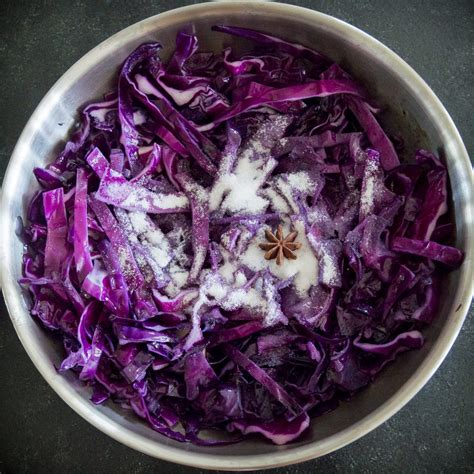 How many carbs are in sweet and sour cabbage - calories, carbs, nutrition