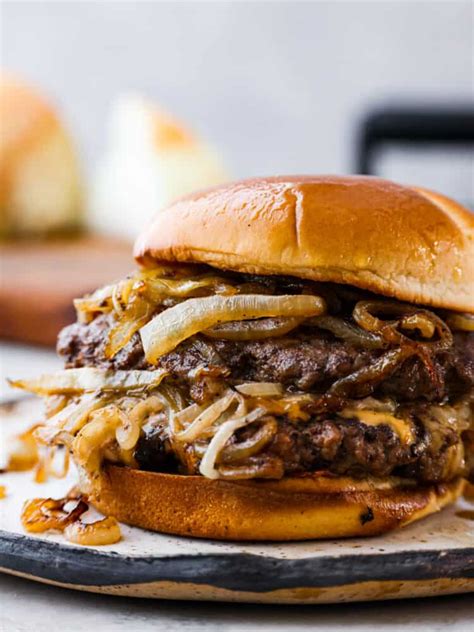 How many carbs are in sweet caramelized onion chicken burger - calories, carbs, nutrition