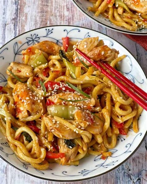 How many carbs are in sweet chilli chicken noodles - calories, carbs, nutrition