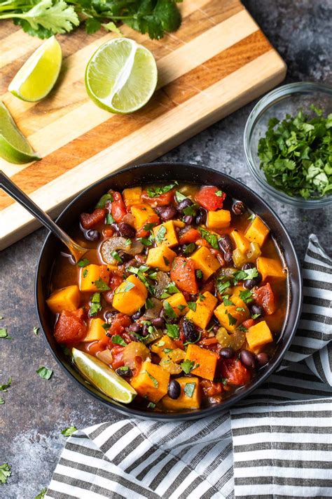 How many carbs are in sweet potato and black bean chili - calories, carbs, nutrition