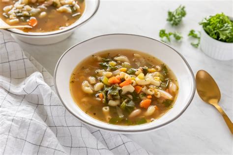 How many carbs are in swiss chard and white bean soup - calories, carbs, nutrition