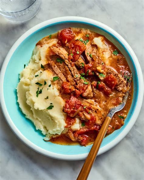 How many carbs are in swiss steak with gravy - calories, carbs, nutrition