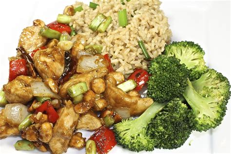 How many carbs are in szechwan style chicken with peanuts and asian brown rice and peanut salad toss - calories, carbs, nutrition