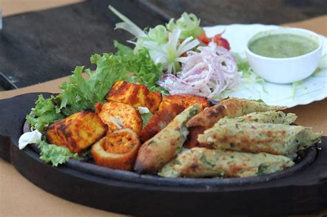 How many carbs are in tandoori vegetable herb almond wrap - calories, carbs, nutrition