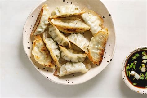 How many carbs are in thai shrimp gyoza - calories, carbs, nutrition