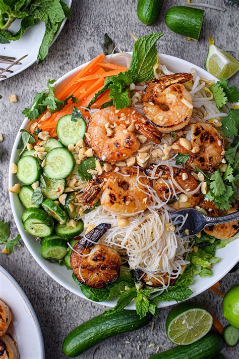 How many carbs are in thai shrimp noodle bowl - calories, carbs, nutrition