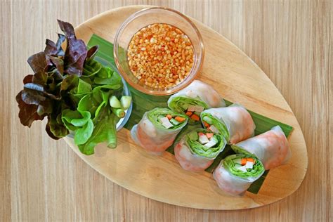 How many carbs are in thai spring rolls - calories, carbs, nutrition