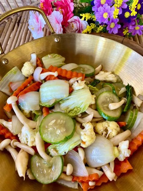 How many carbs are in thai stir fried vegetables (phat pak ruam) - calories, carbs, nutrition