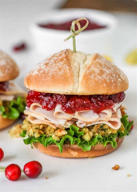 How many carbs are in thanksgiving turkey cranberry sandwich - calories, carbs, nutrition