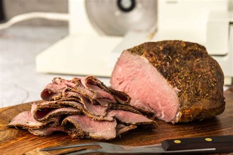 How many carbs are in thin sliced deli roast beef (14912.0) - calories, carbs, nutrition