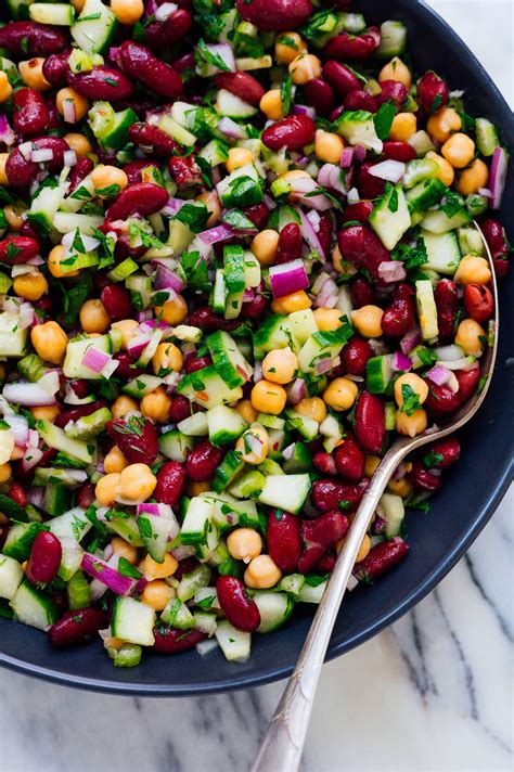 How many carbs are in three bean salad with chicken - calories, carbs, nutrition