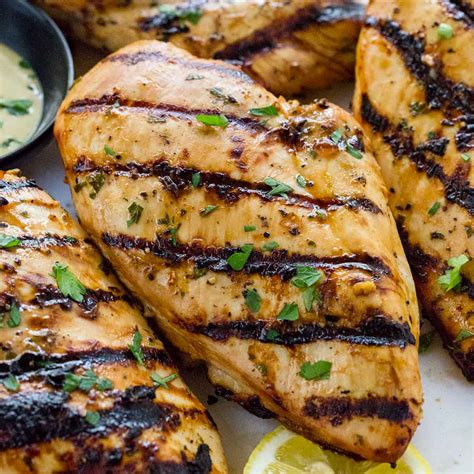 How many carbs are in thyme-marinated chicken breast - calories, carbs, nutrition