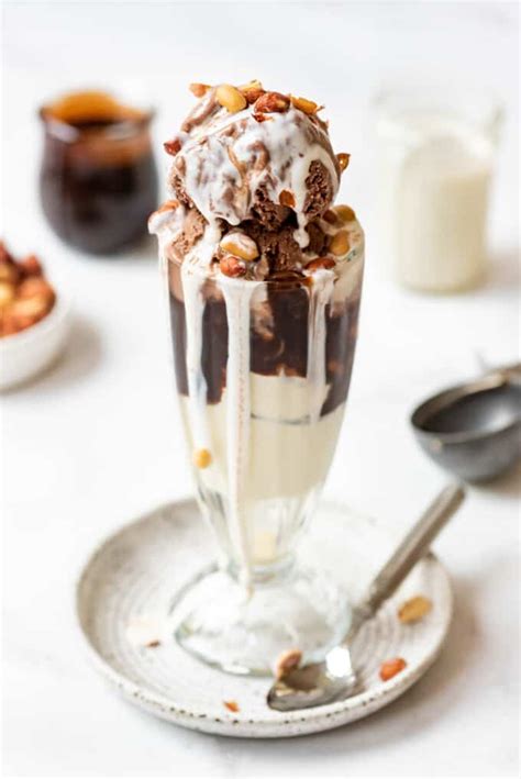 How many carbs are in tin roof sundae with peanuts - calories, carbs, nutrition