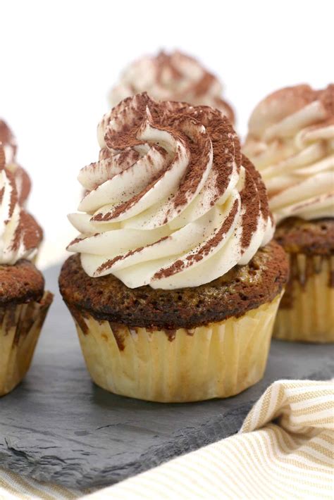 How many carbs are in tiramisu cupcakes - calories, carbs, nutrition