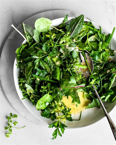 How many carbs are in to the max spring herb salad - calories, carbs, nutrition